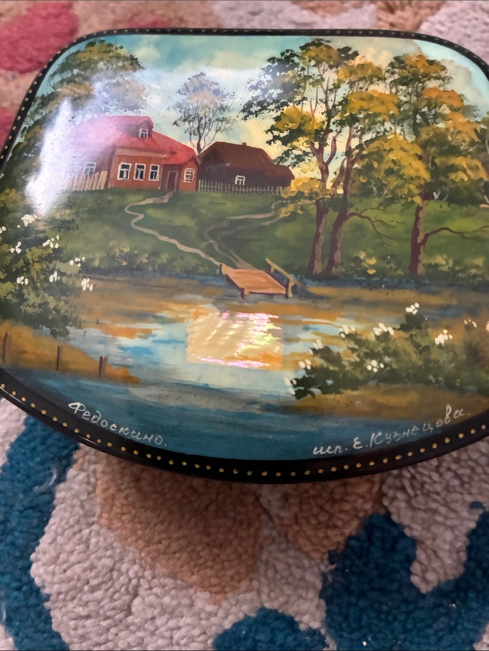 Hand-Painted Lacquer Box with Riverside Scene - Picture 8 of 8
